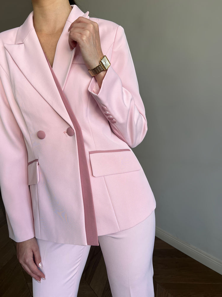 El pink suit