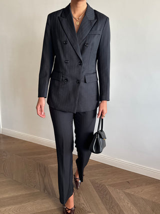 W Suit